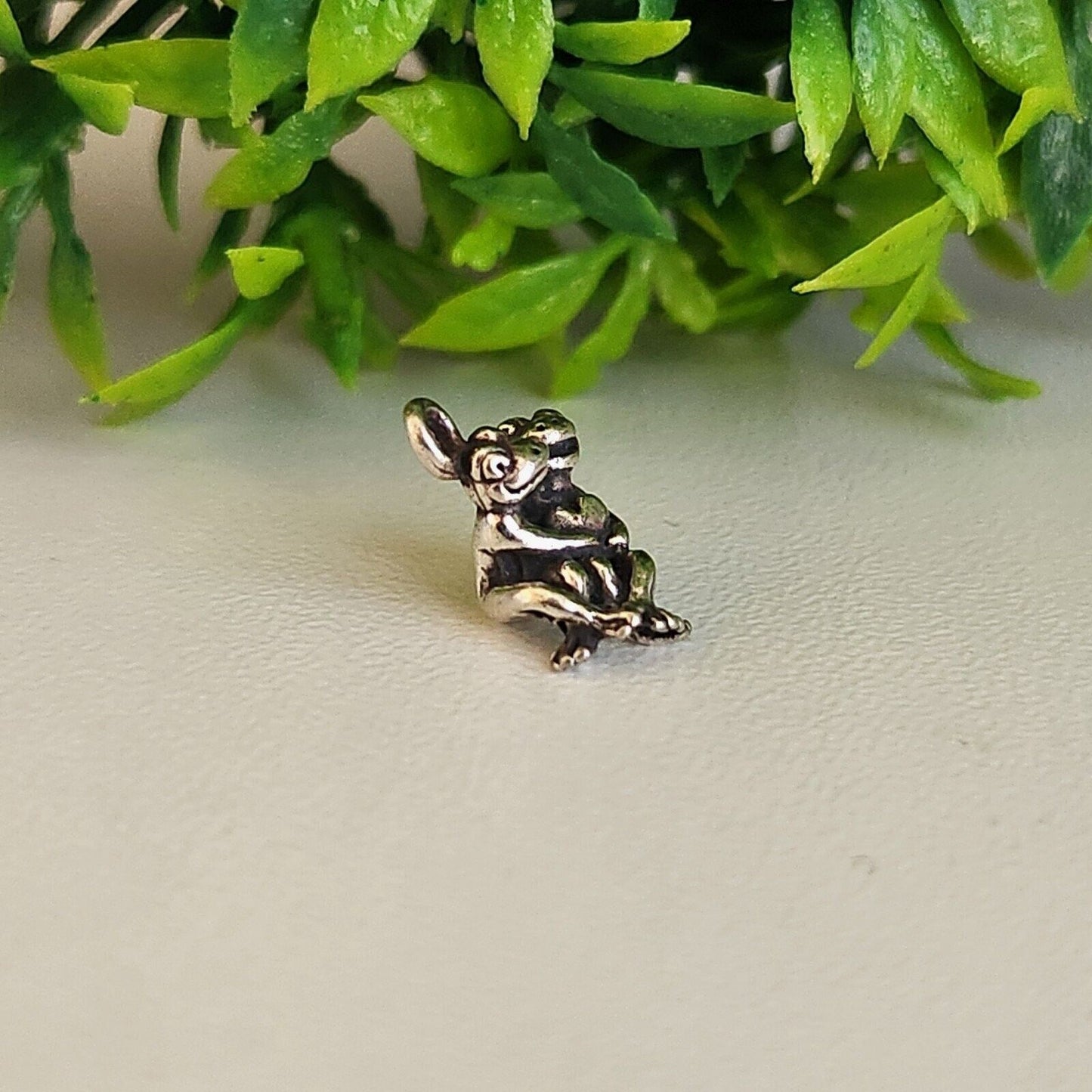 925 Sterling Silver Hugging Frogs Charm