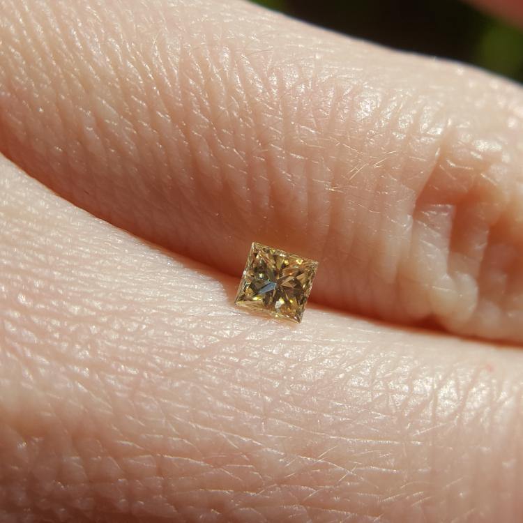 Natural 0.19ct Light Fancy Yellow VS Square Princess Diamond - Spada Diamonds