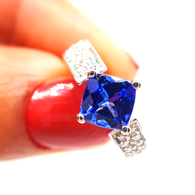 18kt White Gold Tanzanite and Diamond Ring - Spada Diamonds