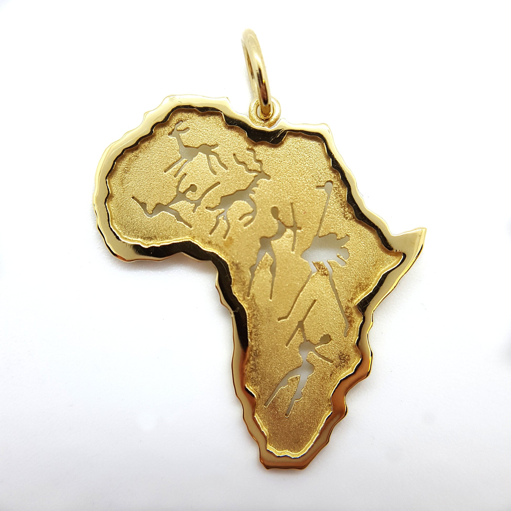 18 karat yellow gold Africa Pendant with rock art