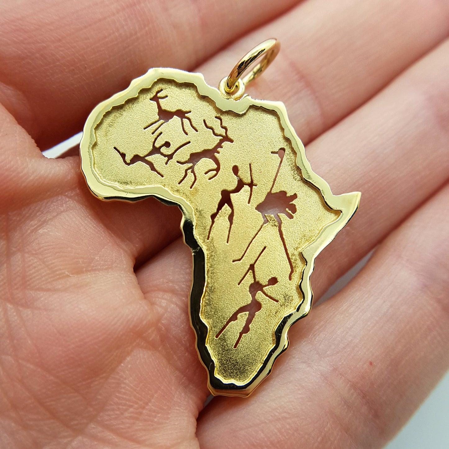 18 karat yellow gold Africa Pendant with rock art