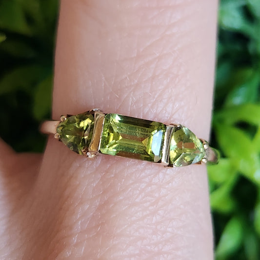 9kt Yellow Gold Green Peridot Baguette and Trilliant Ring