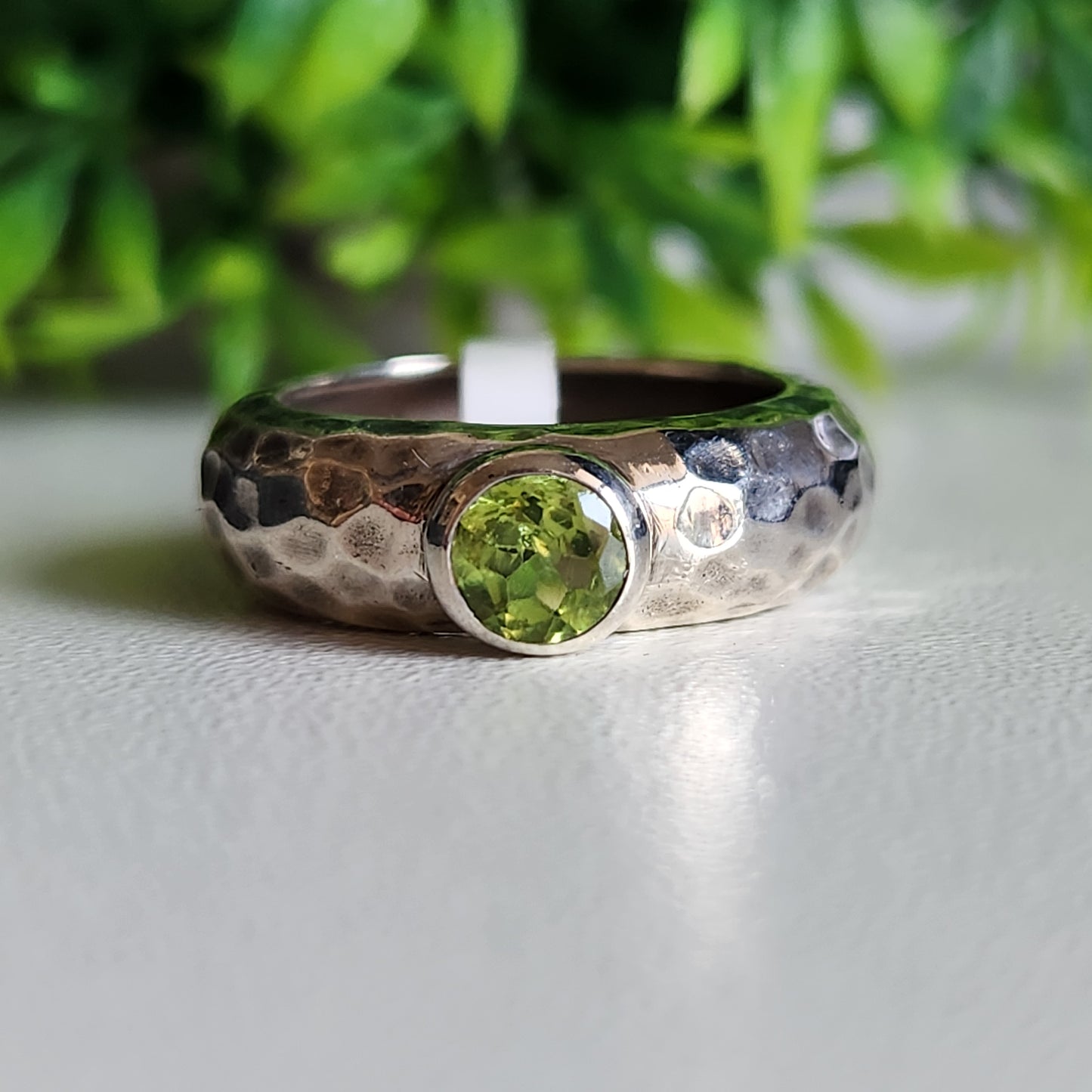 925 Sterling Silver Hammered Peridot Ring