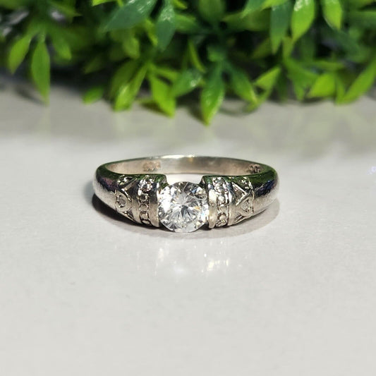 925 Sterling Silver Vintage CZ Ring