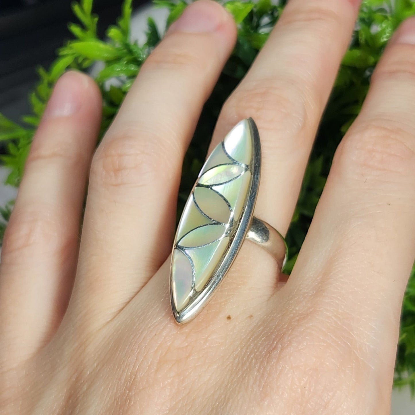 925 Sterling Silver Bessie Vacit Mother of Pearl Shell Ring