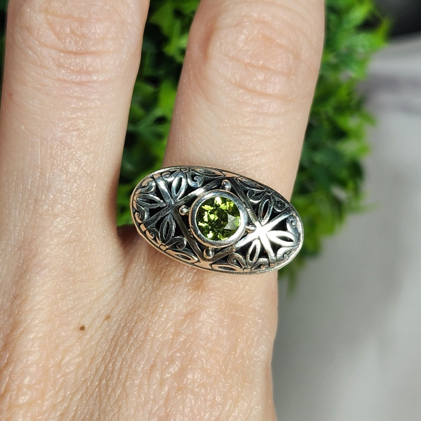 925 Sterling Silver Peridot Pierced Ring