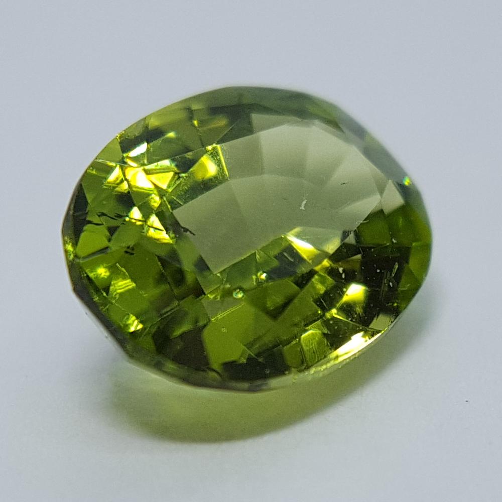 Peridot - 2.18ct Oval Gemstone - Spada Diamonds