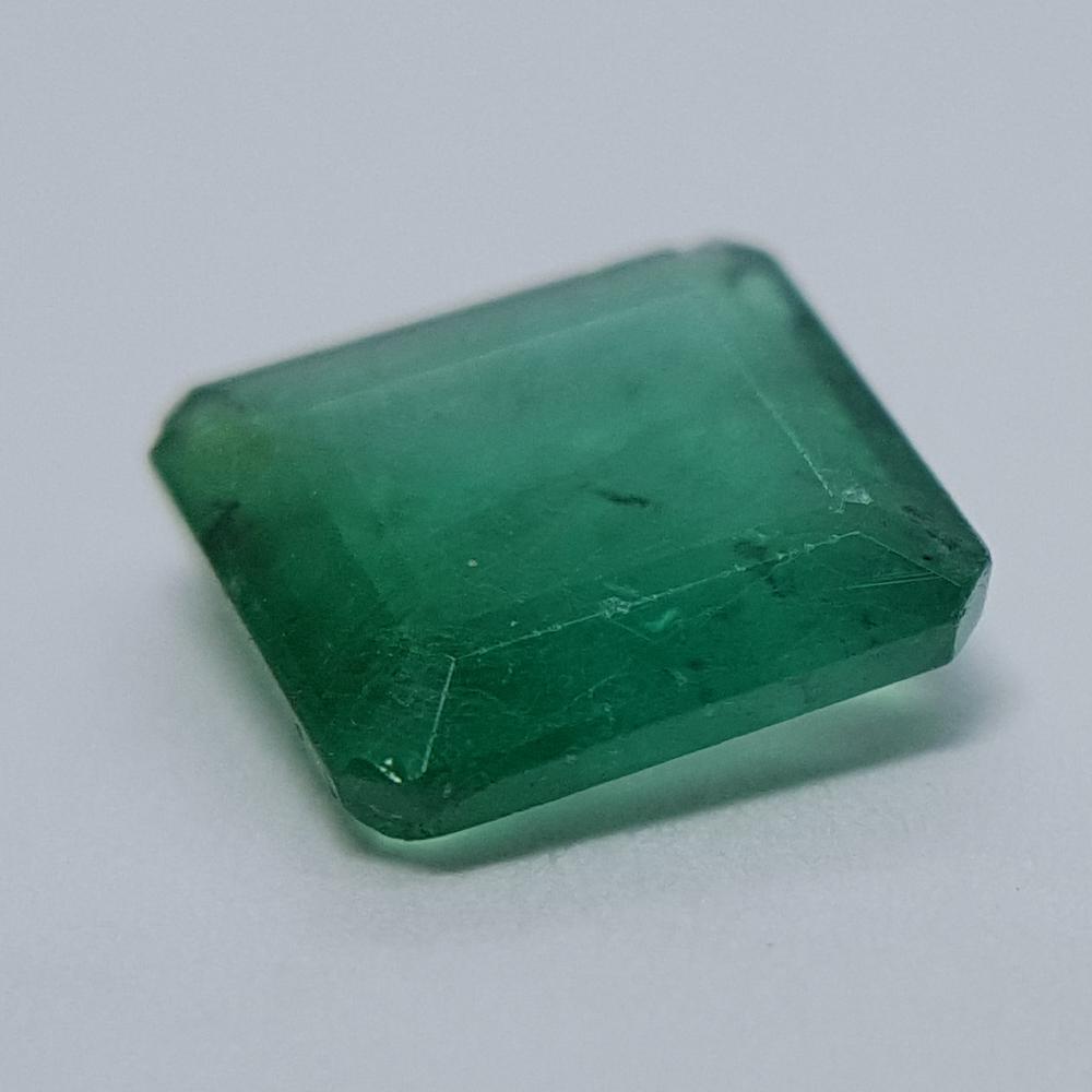 Emerald - 0.94ct Modified Emerald Gemstone - Spada Diamonds