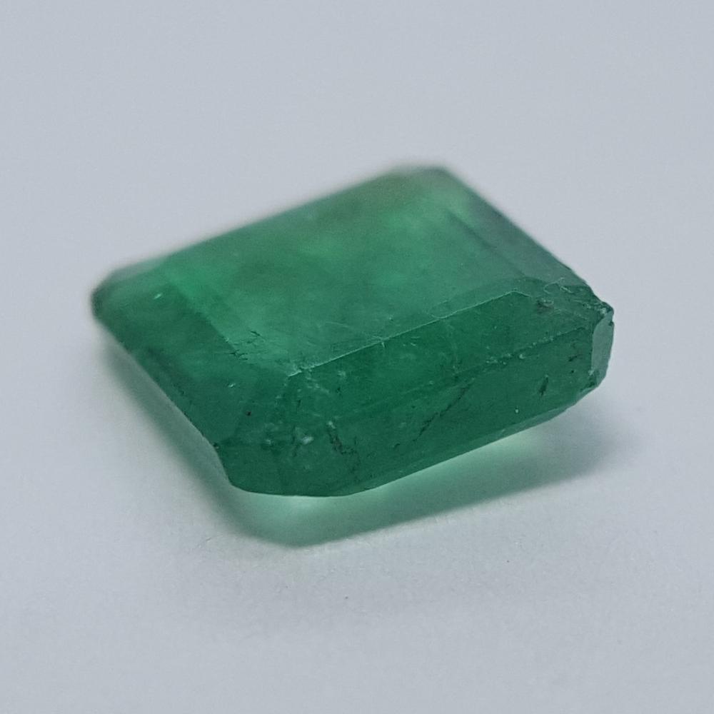Emerald - 0.94ct Modified Emerald Gemstone - Spada Diamonds