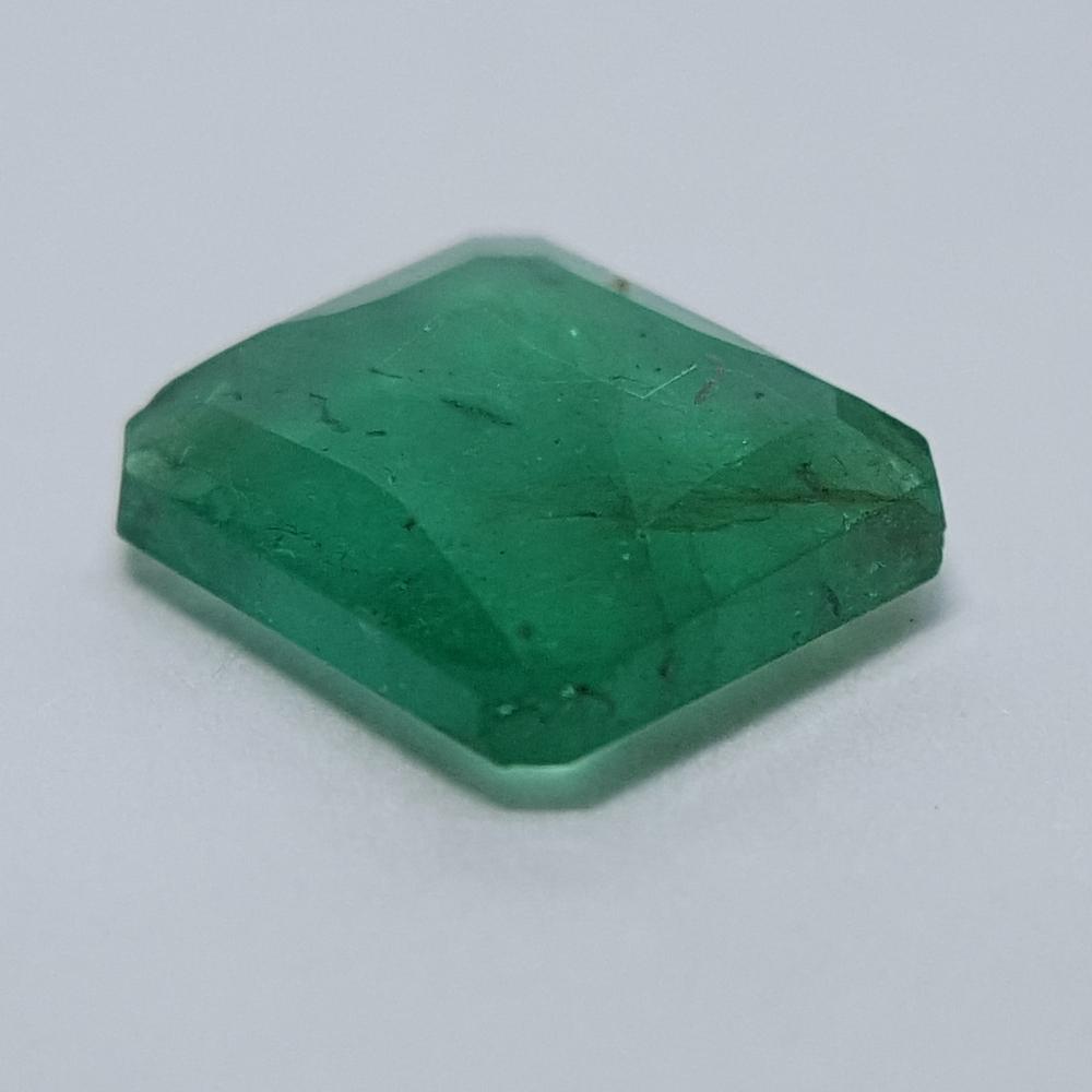 Emerald - 0.94ct Modified Emerald Gemstone - Spada Diamonds