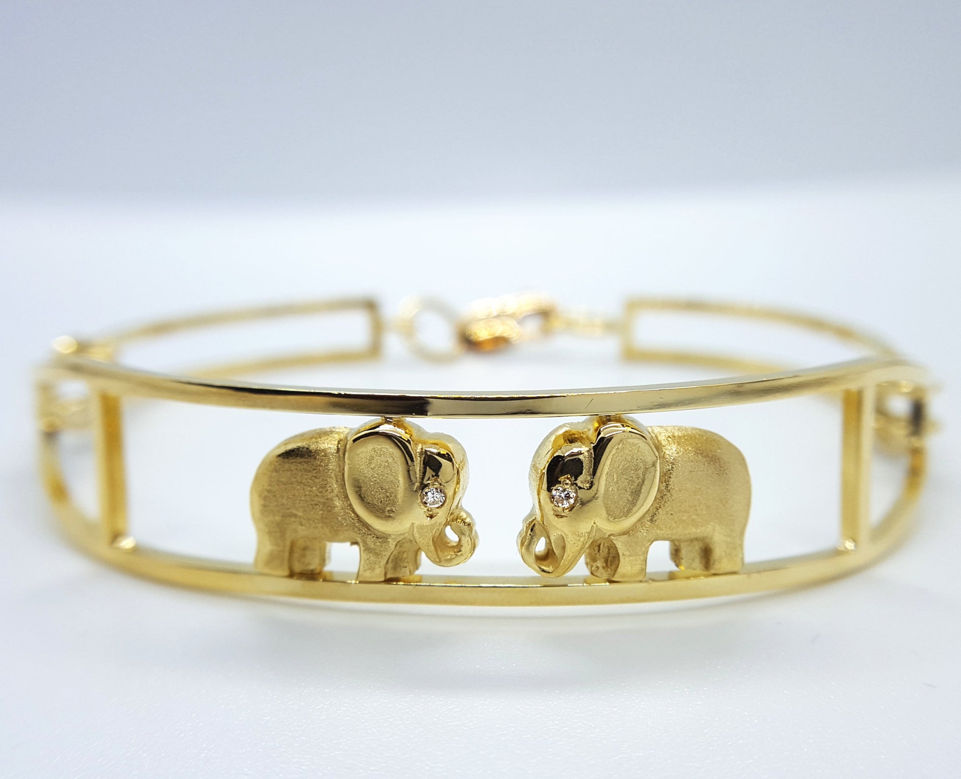 18 karat yellow gold and diamonds african elephant bracelet bangle