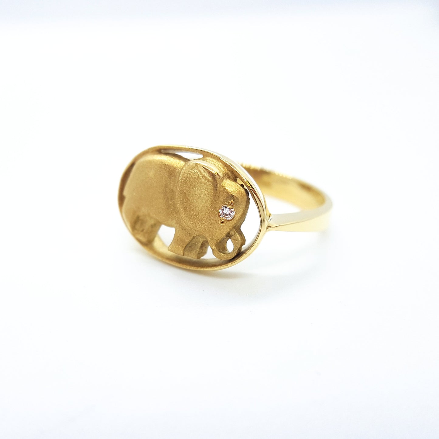 18 karat yellow gold and diamond african elephant ring