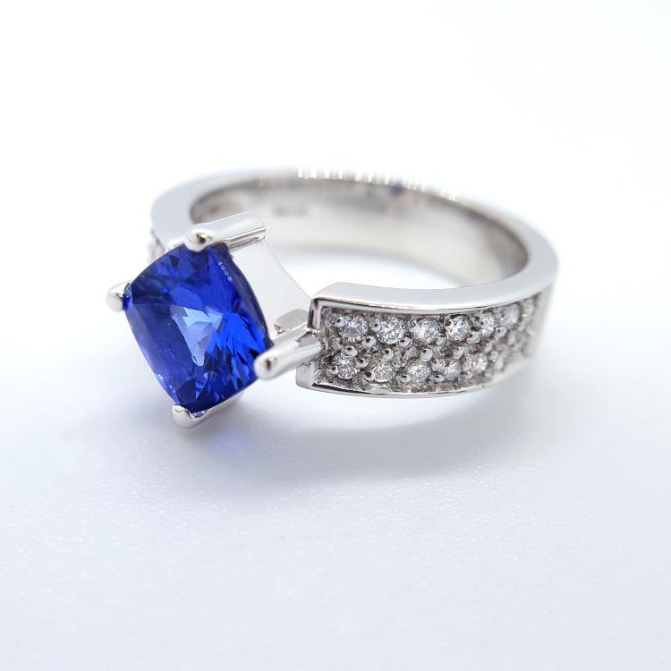 18kt White Gold Tanzanite and Diamond Ring - Spada Diamonds