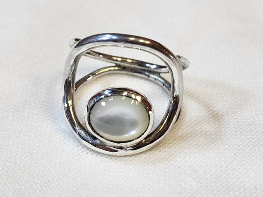 925 Sterling Silver and Mother of Pearl Ring